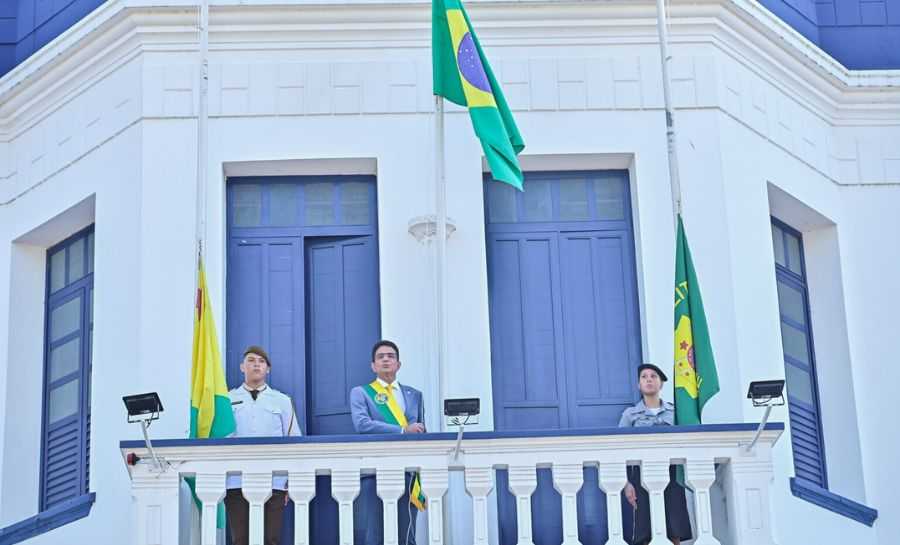 Formatura alusiva ao Dia da Bandeira se torna homenagem marcante do governo do Acre ao símbolo maior da pátria 